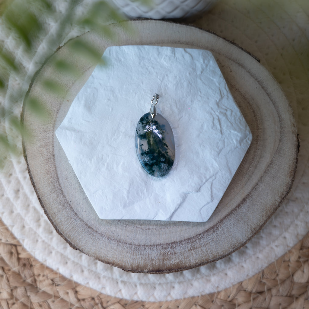 Pendentif Agate Mousse – Pierre naturelle croissance et équilibre