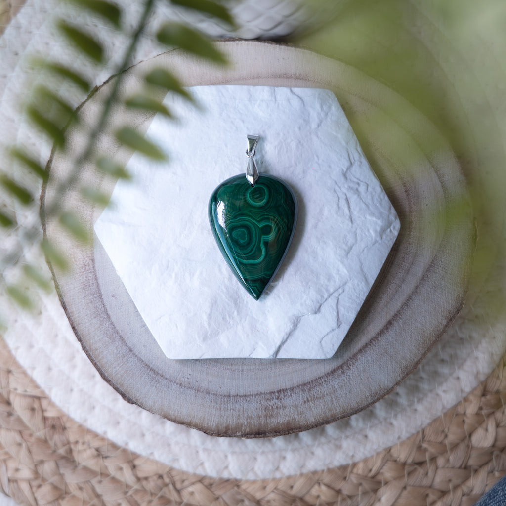 Pendentifs Malachite – Pierre naturelle protection et transformation