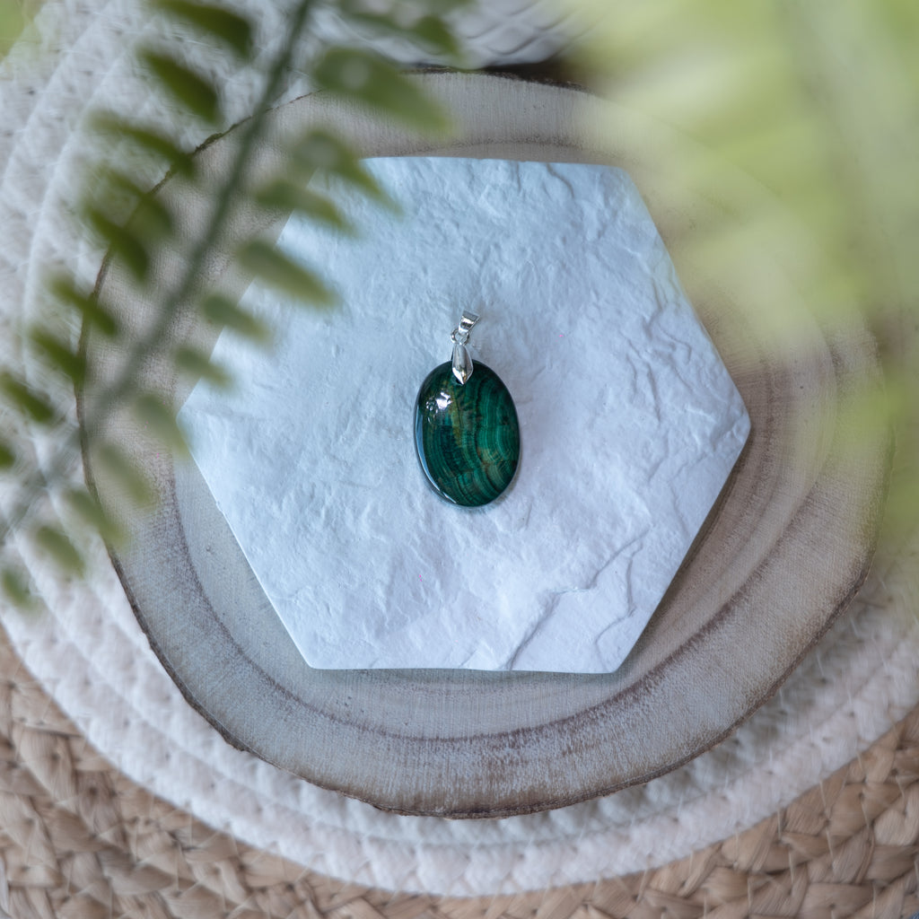 Pendentifs Malachite – Pierre naturelle protection et transformation