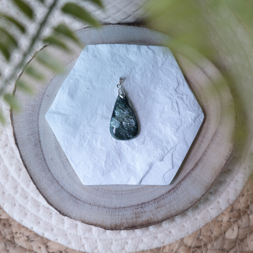 Pendentifs Séraphinite – Pierre naturelle apaisement et élévation spirituelle