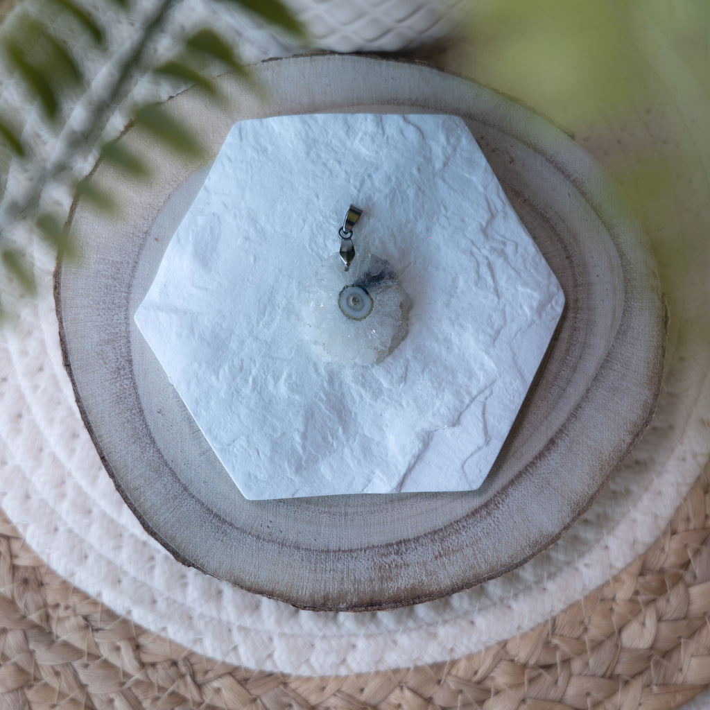 Pendentif Quartz Solaire – Pierre naturelle énergie et rayonnement
