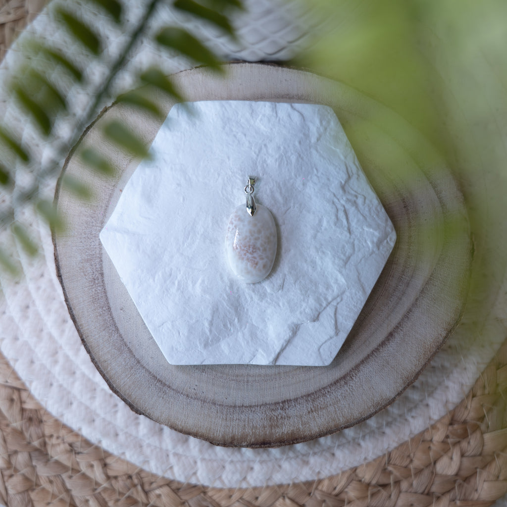 Pendentif Natrolite – Pierre naturelle clarté mentale et sérénité