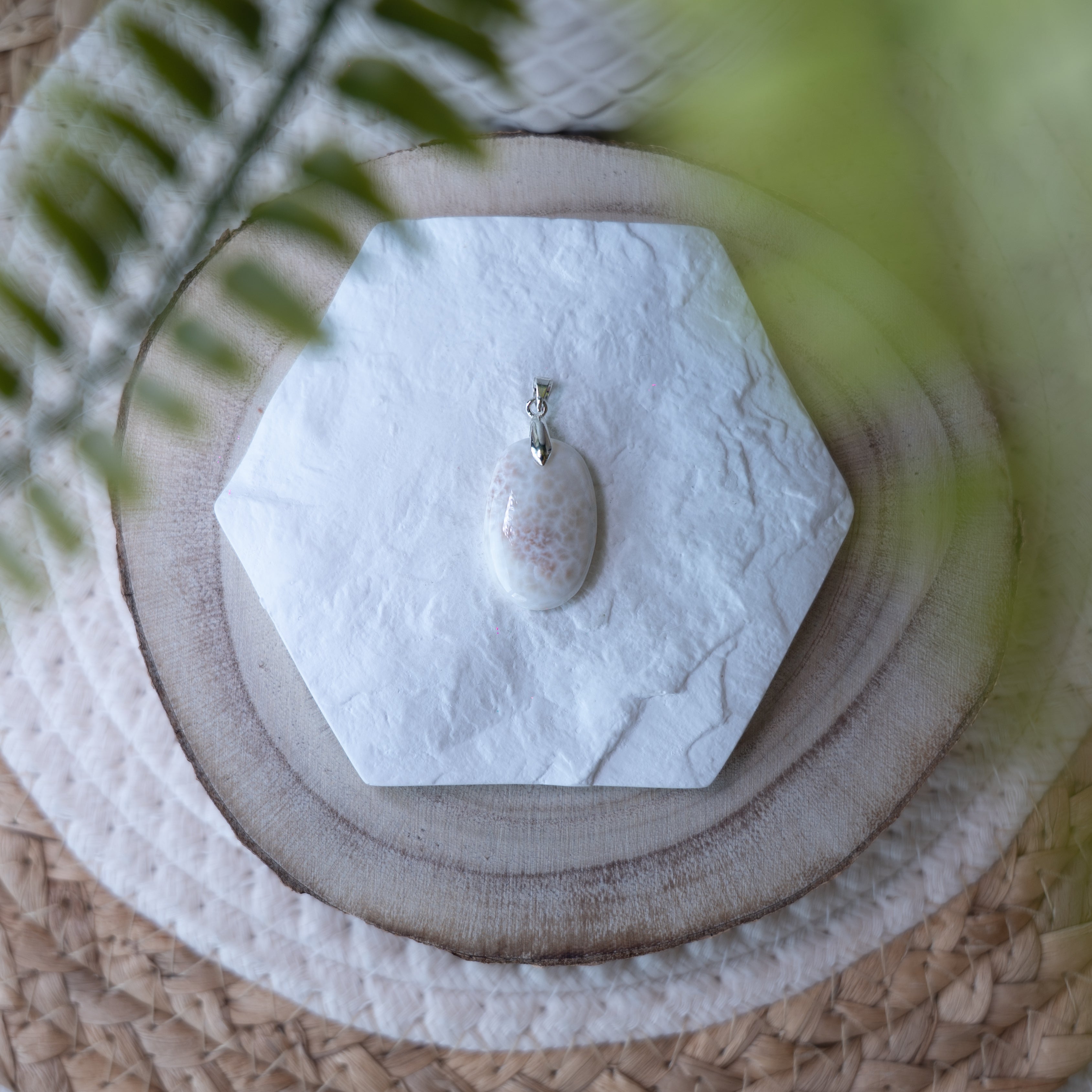 Pendentif Natrolite – Pierre naturelle clarté mentale et sérénité