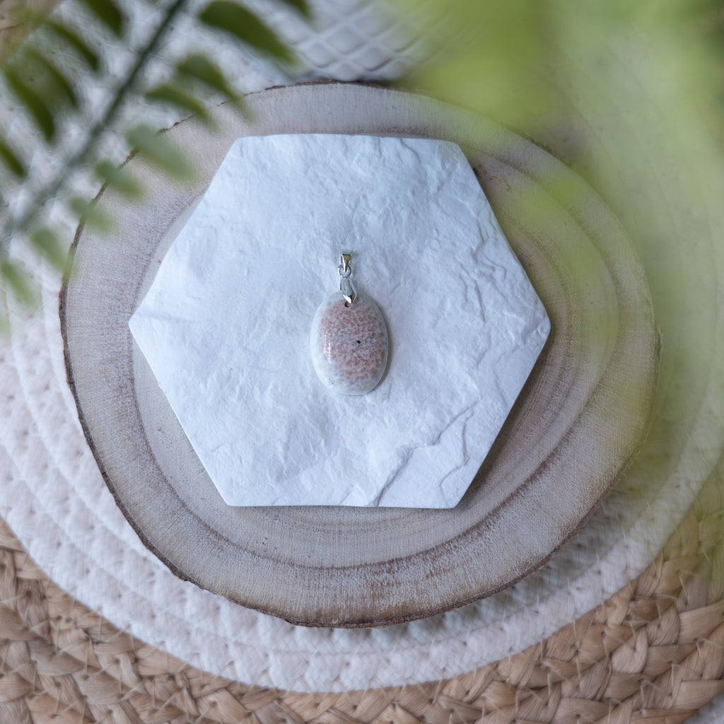 Pendentif Natrolite – Pierre naturelle clarté mentale et sérénité