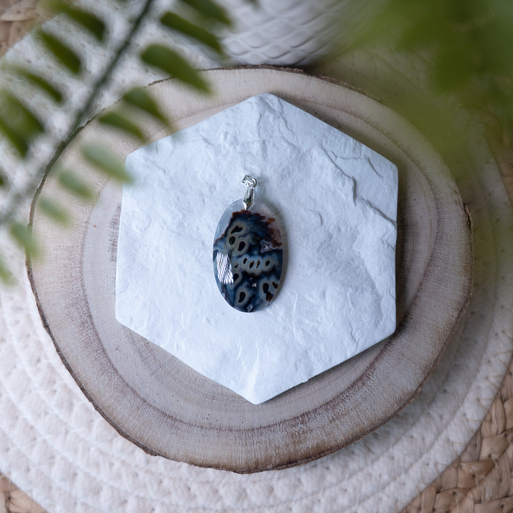 Pendentif Agate Noire Orbiculaire – Pierre naturelle protection et équilibre