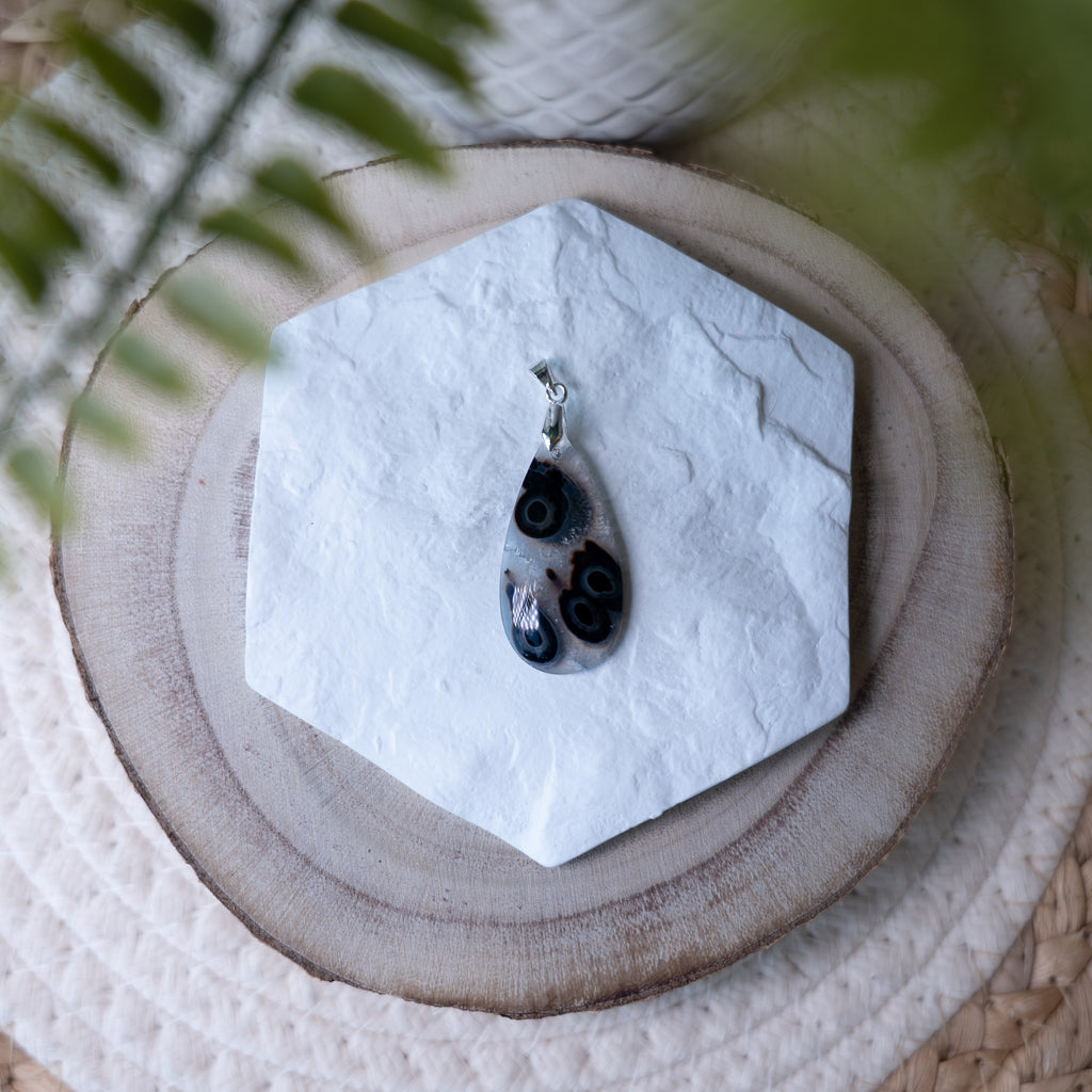 Pendentif Agate Noire Orbiculaire – Pierre naturelle protection et équilibre