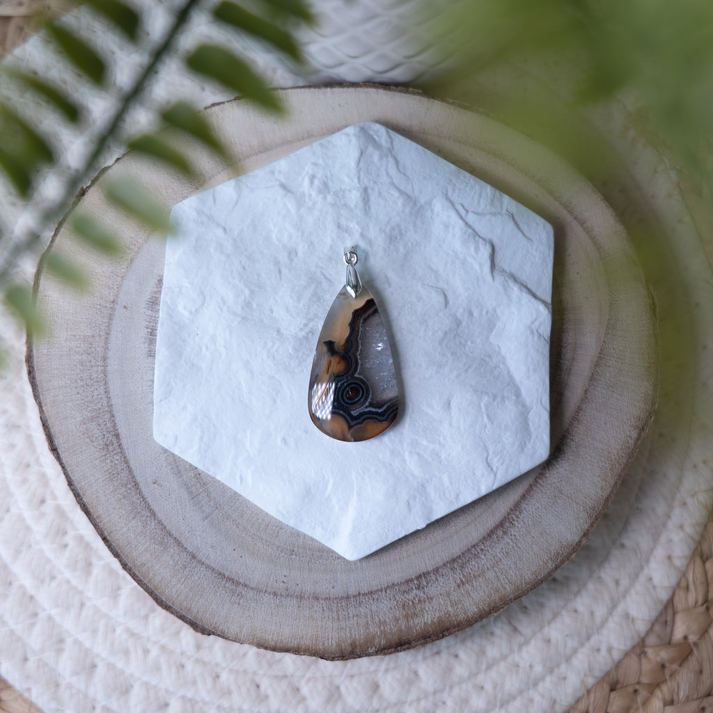 Pendentif Agate Noire Orbiculaire – Pierre naturelle protection et équilibre