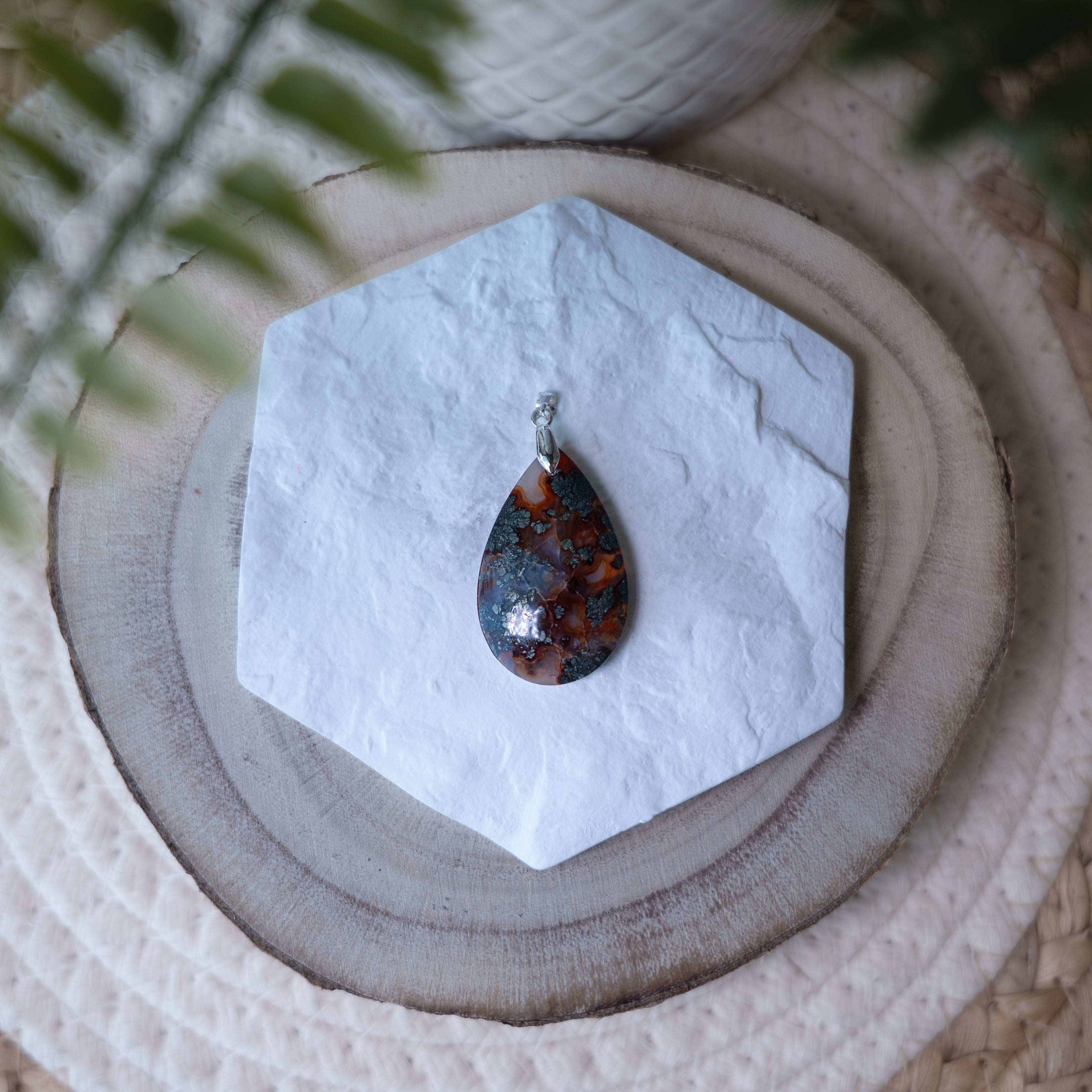 Pendentif Agate à Marcassite d’Indonésie – Pierre naturelle protection et élégance