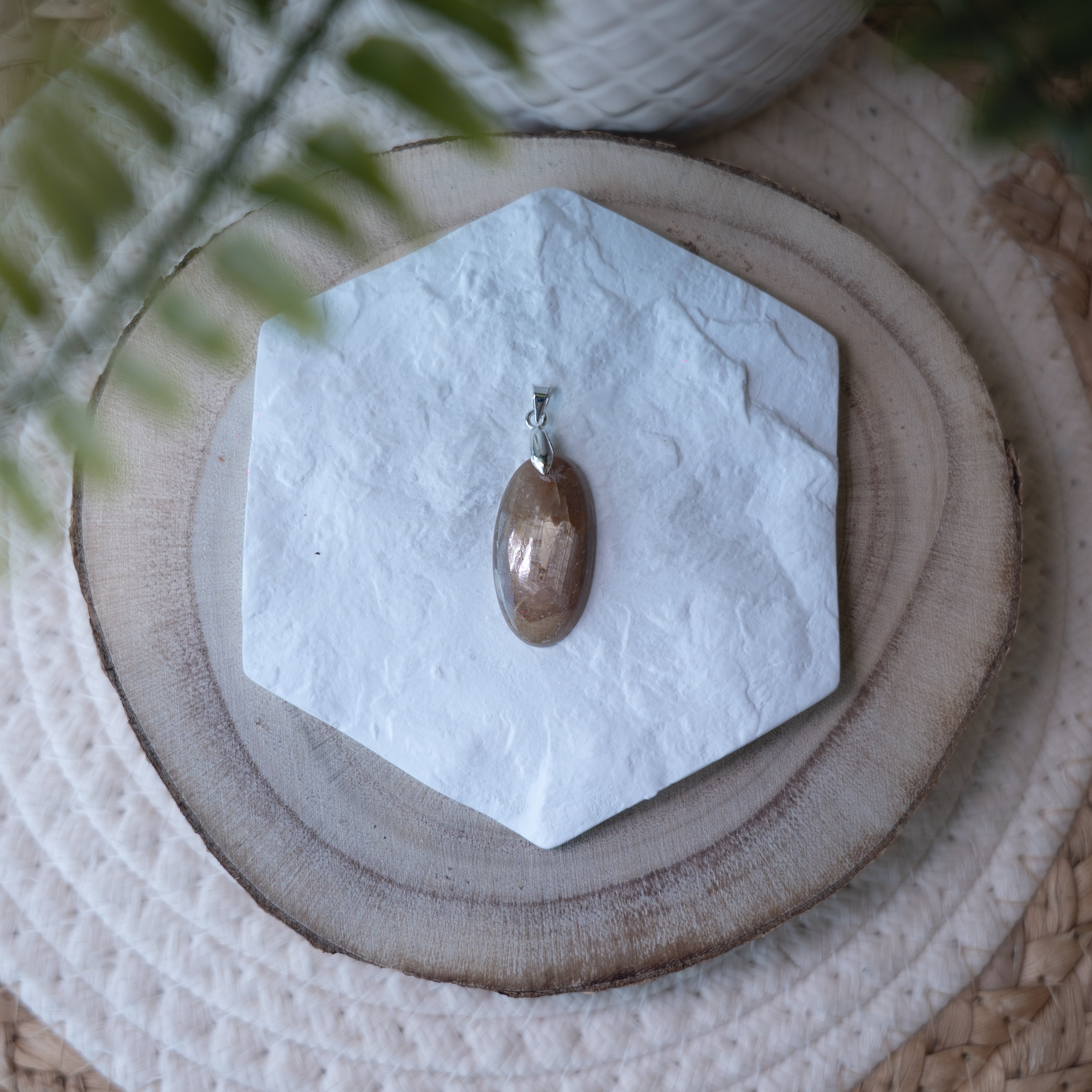Pendentif Saphir Doré – Pierre naturelle prospérité et confiance