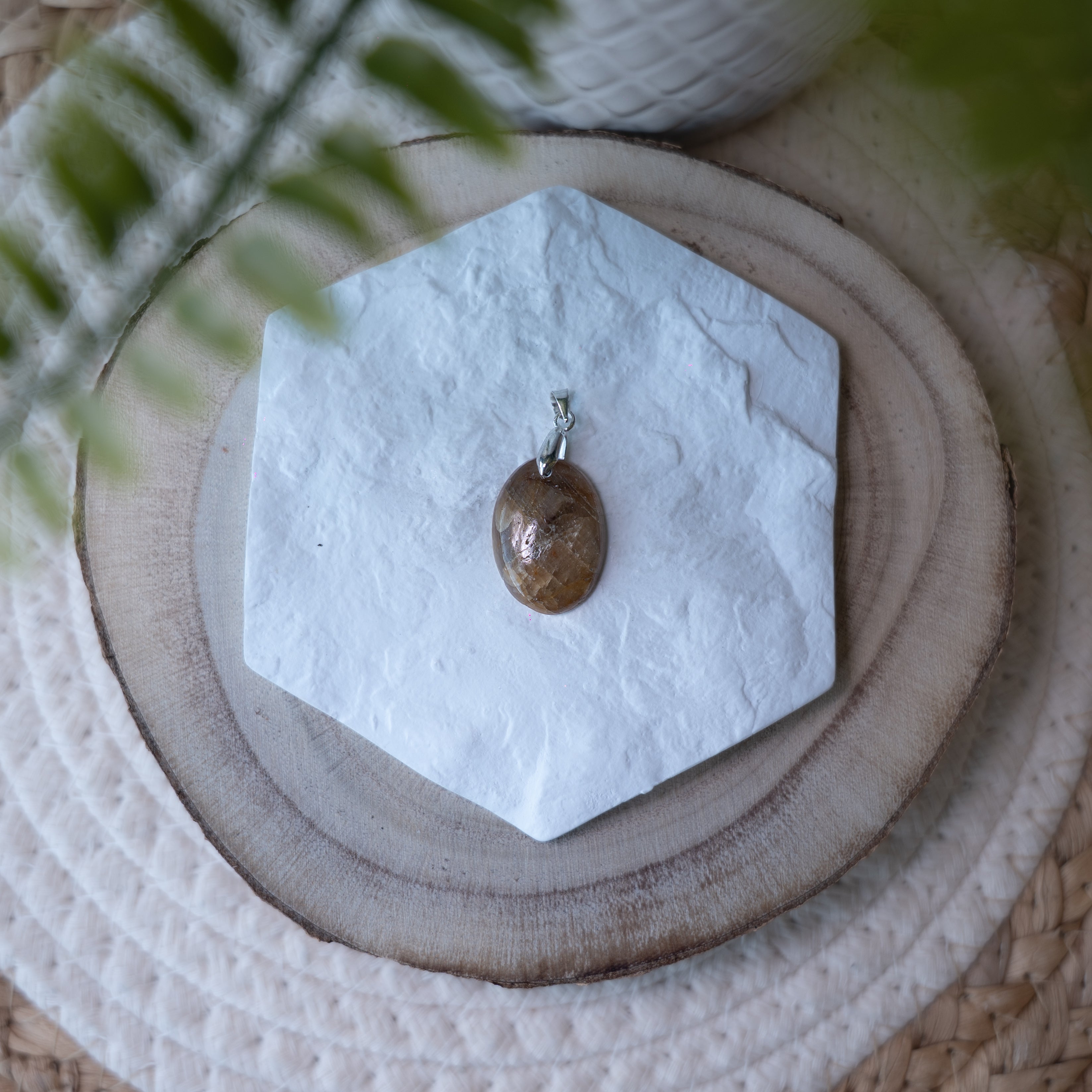 Pendentif Saphir Doré – Pierre naturelle prospérité et confiance