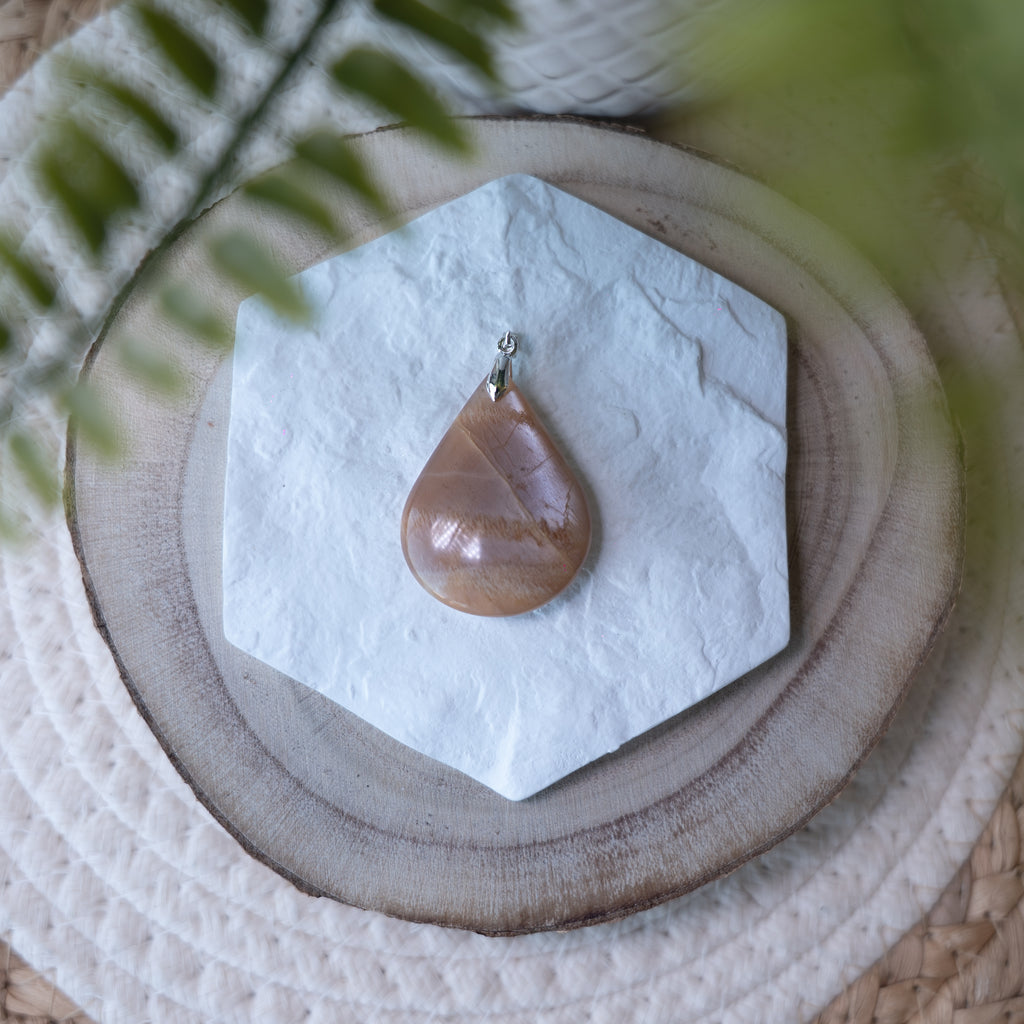 Pendentifs Pierre de Lune – Pierre naturelle intuition et féminité