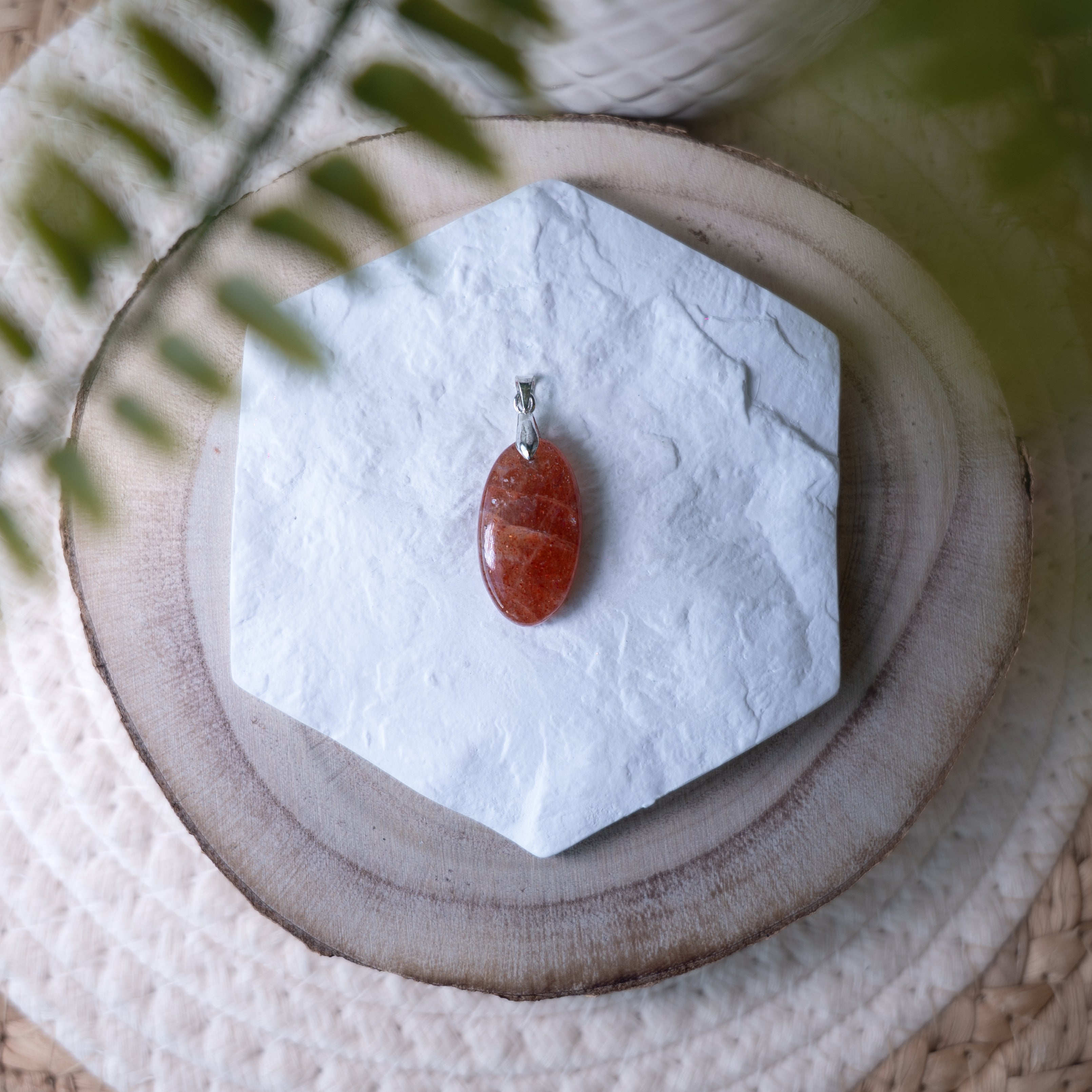 Pendentifs Pierre de Soleil – Pierre naturelle énergie et confiance en soi