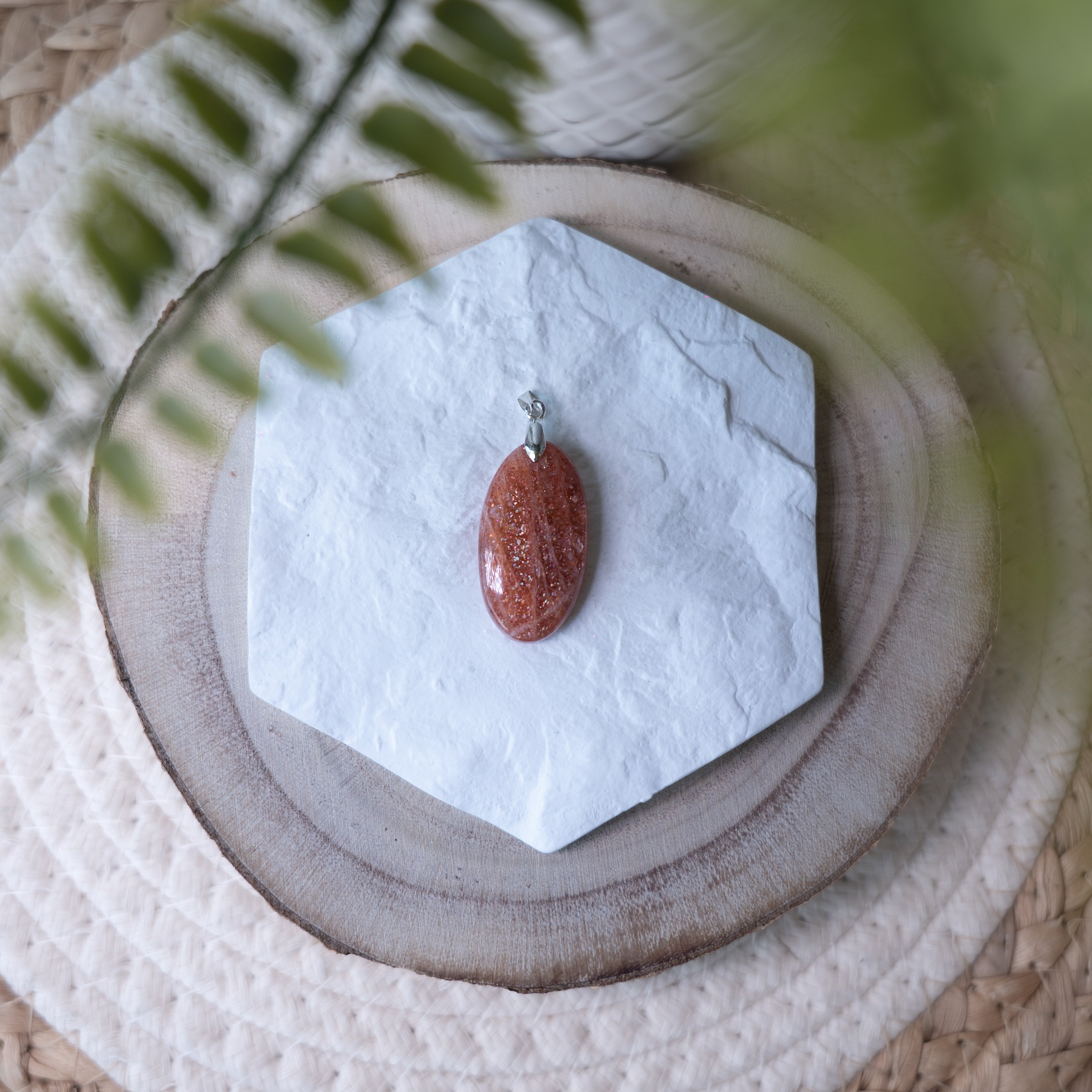 Pendentifs Pierre de Soleil – Pierre naturelle énergie et confiance en soi
