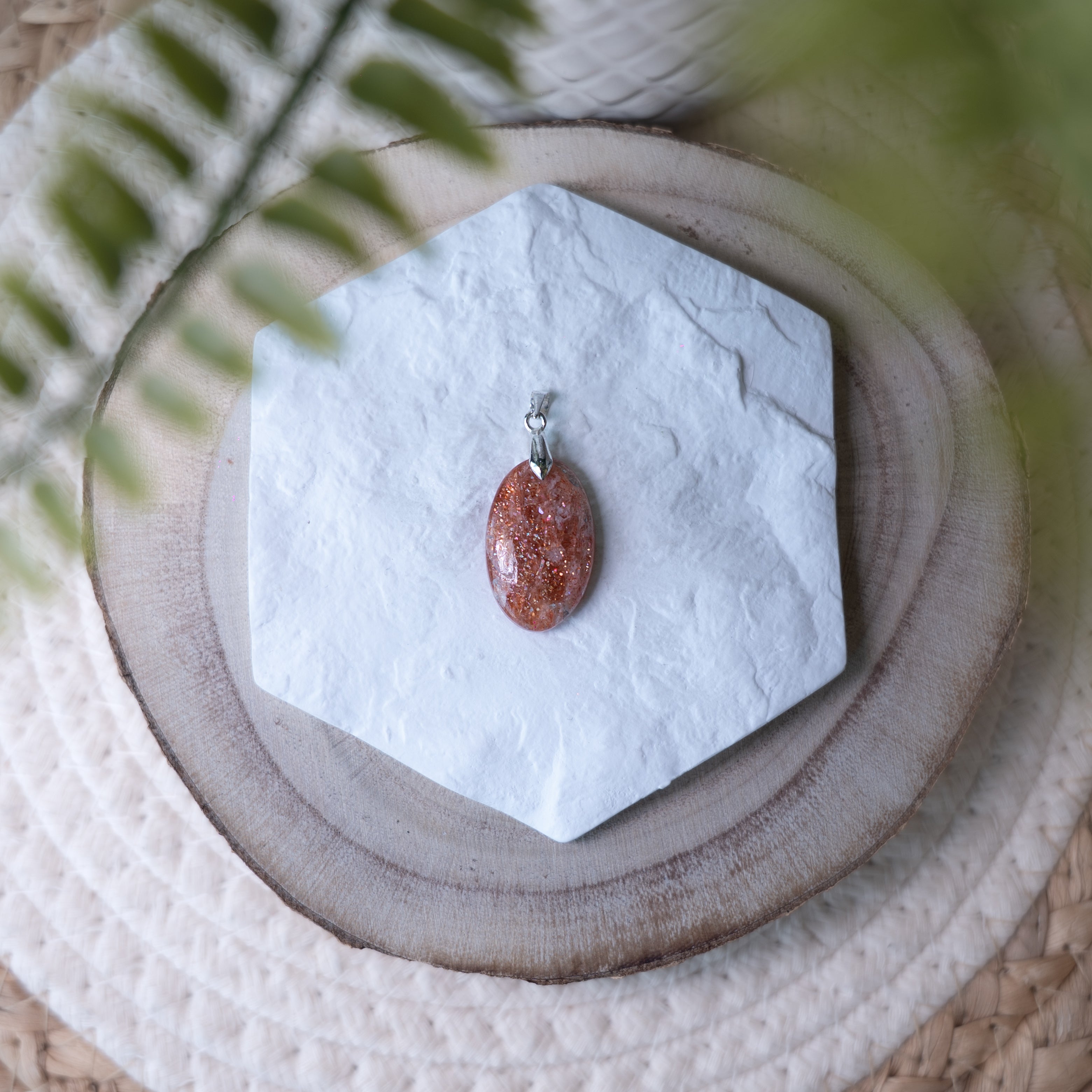 Pendentifs Pierre de Soleil – Pierre naturelle énergie et confiance en soi