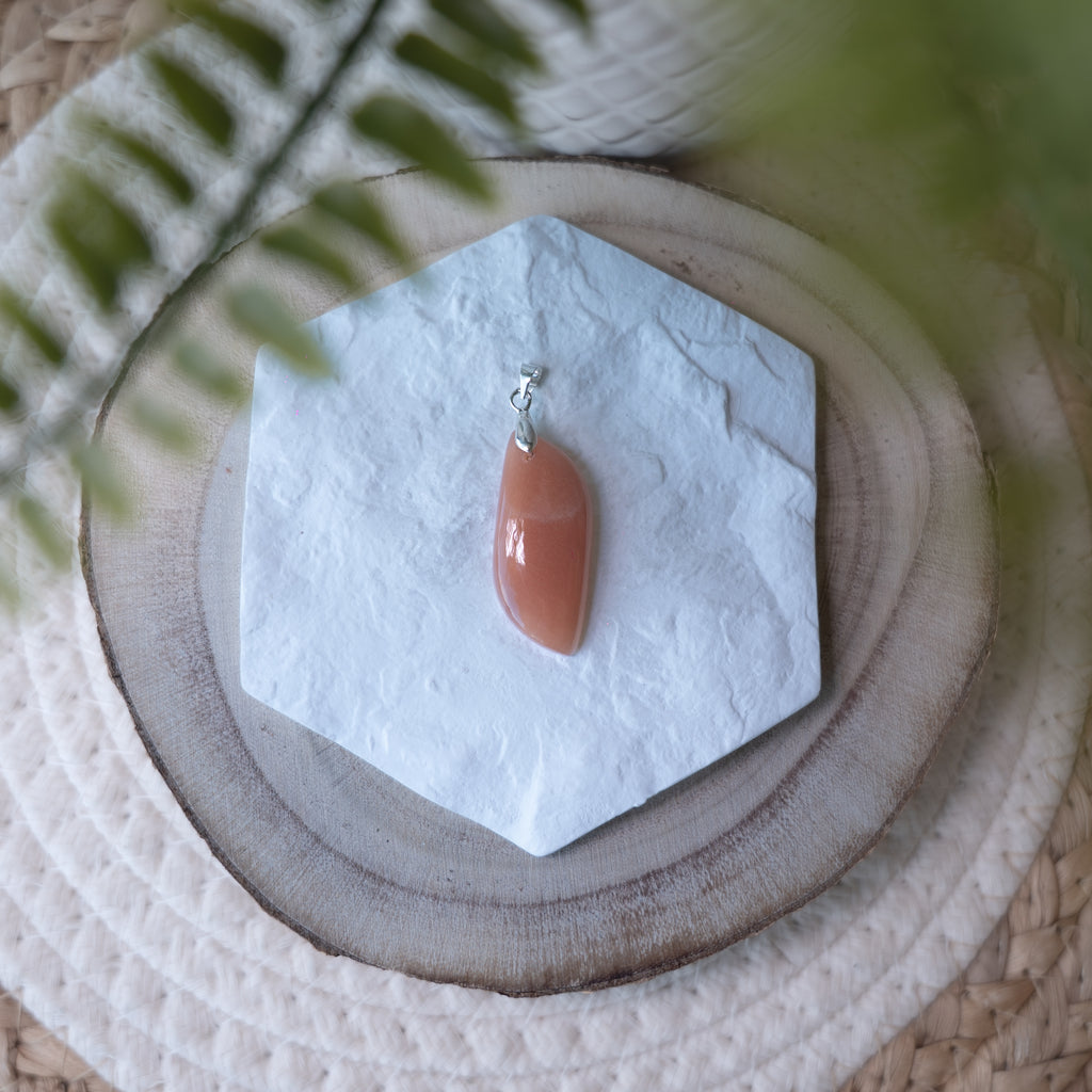 Pendentifs Pierre de Lune – Pierre naturelle intuition et féminité