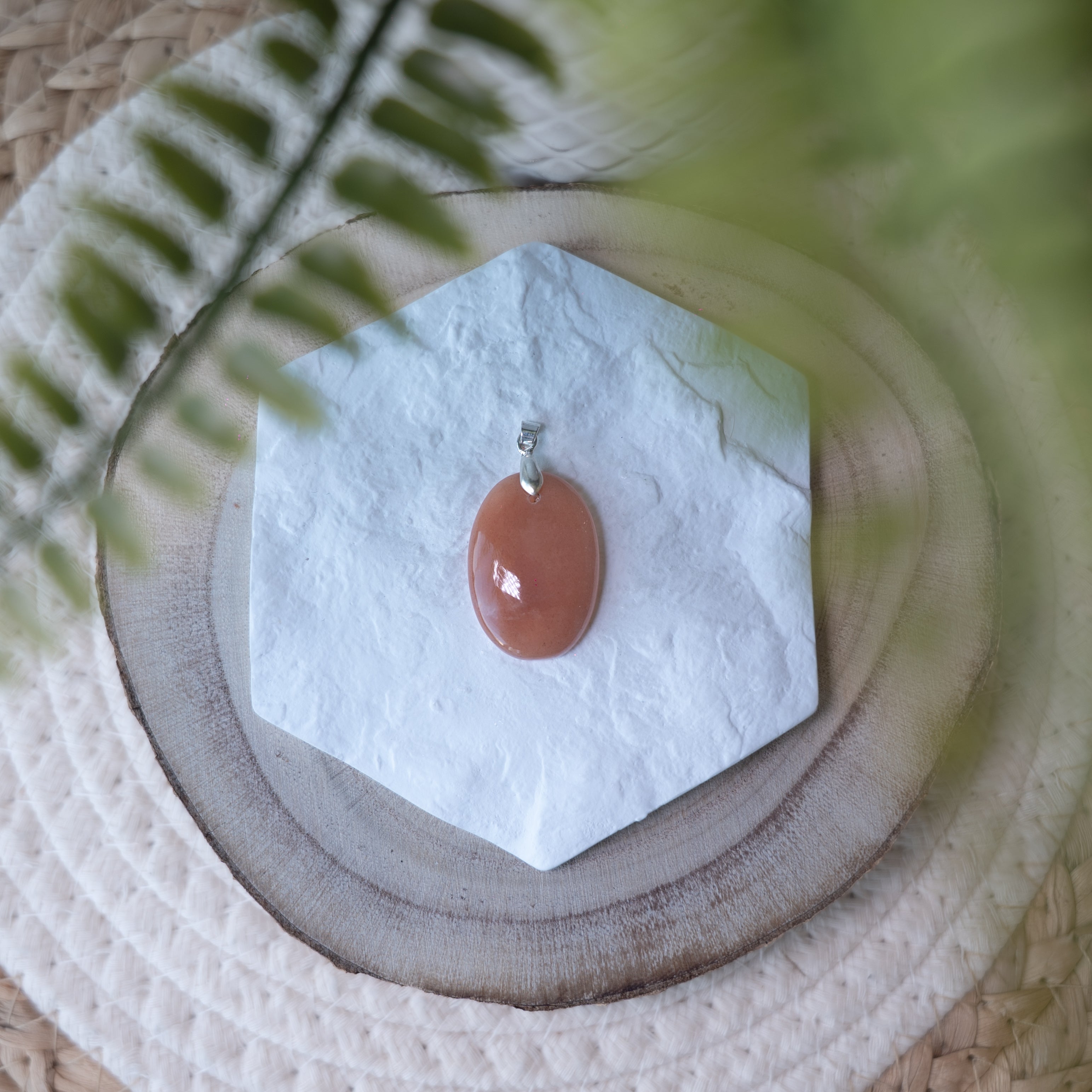 Pendentifs Pierre de Lune – Pierre naturelle intuition et féminité
