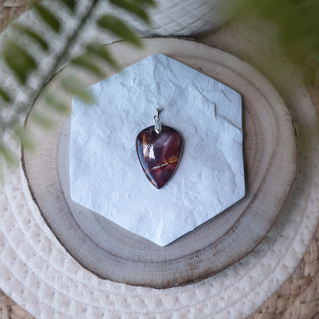 Pendentif Jaspe Mookaïte – Pierre naturelle ancrage et vitalité
