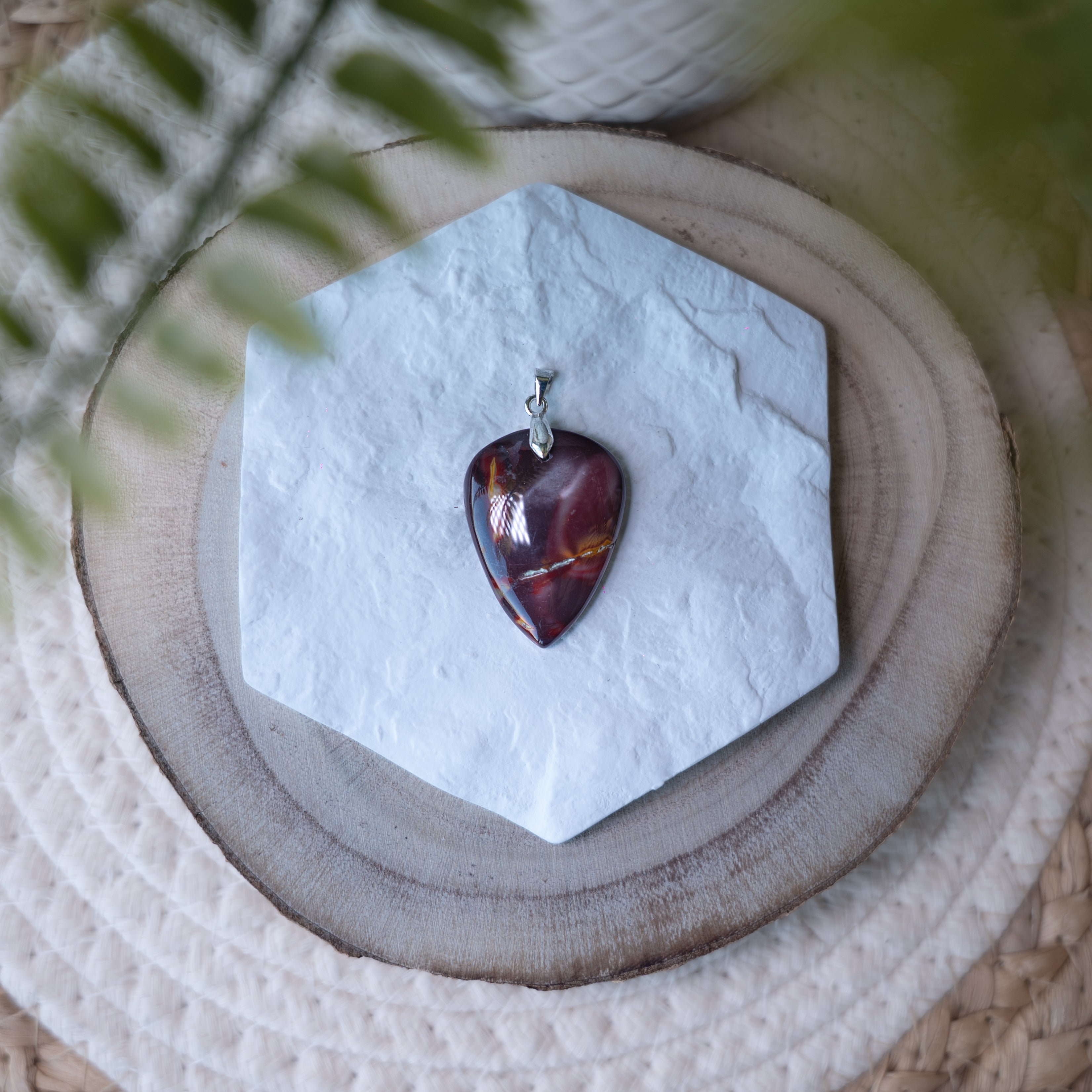 Pendentif Jaspe Mookaïte – Pierre naturelle ancrage et vitalité
