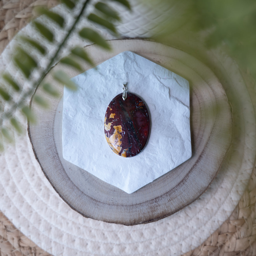 Pendentif Jaspe Mookaïte – Pierre naturelle ancrage et vitalité