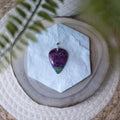 Pendentif Rubis Zoïsite – Pierre naturelle énergie et équilibre émotionnel