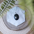 Pendentif Nuummite – Pierre naturelle protection et force intérieure
