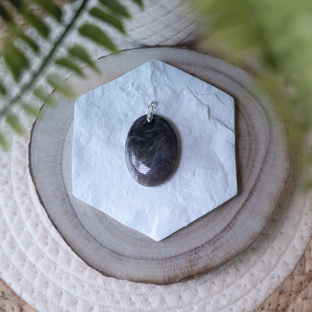 Pendentifs Pierre de Lune – Pierre naturelle intuition et féminité