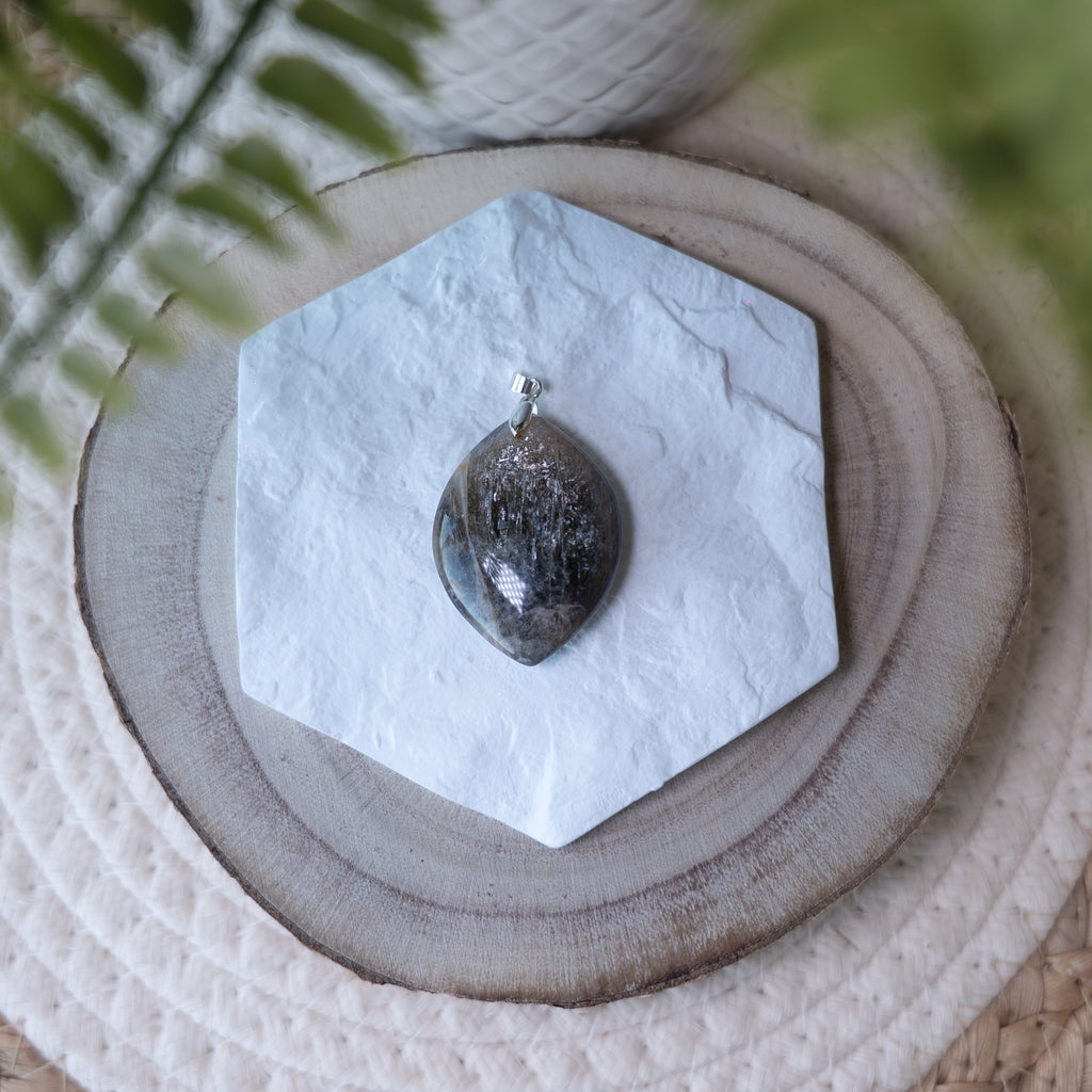 Pendentifs Pierre de Lune – Pierre naturelle intuition et féminité