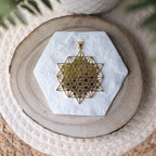 Bijoux Talisman en Géométrie Sacrée – Laiton, Bronze & Acier Inoxydable | Symboles Spirituels