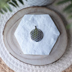 Bijoux Talisman en Géométrie Sacrée – Laiton, Bronze & Acier Inoxydable | Symboles Spirituels