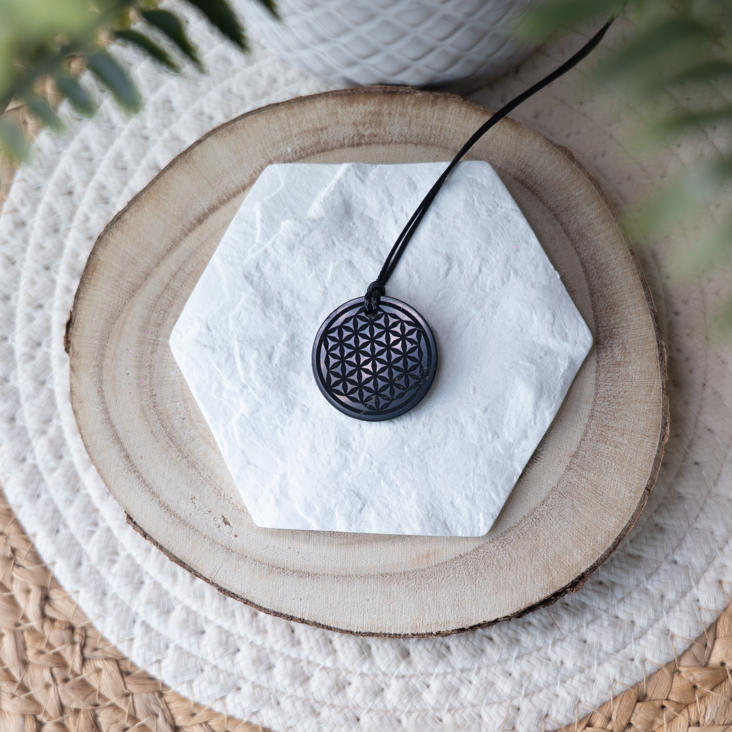 Bijoux Talisman en Géométrie Sacrée – Laiton, Bronze & Acier Inoxydable | Symboles Spirituels