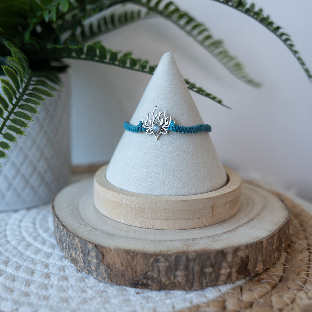 Bracelet en micro macramé fait main – Bijou artisanal bohème ajustable | Les Créas d’Andy