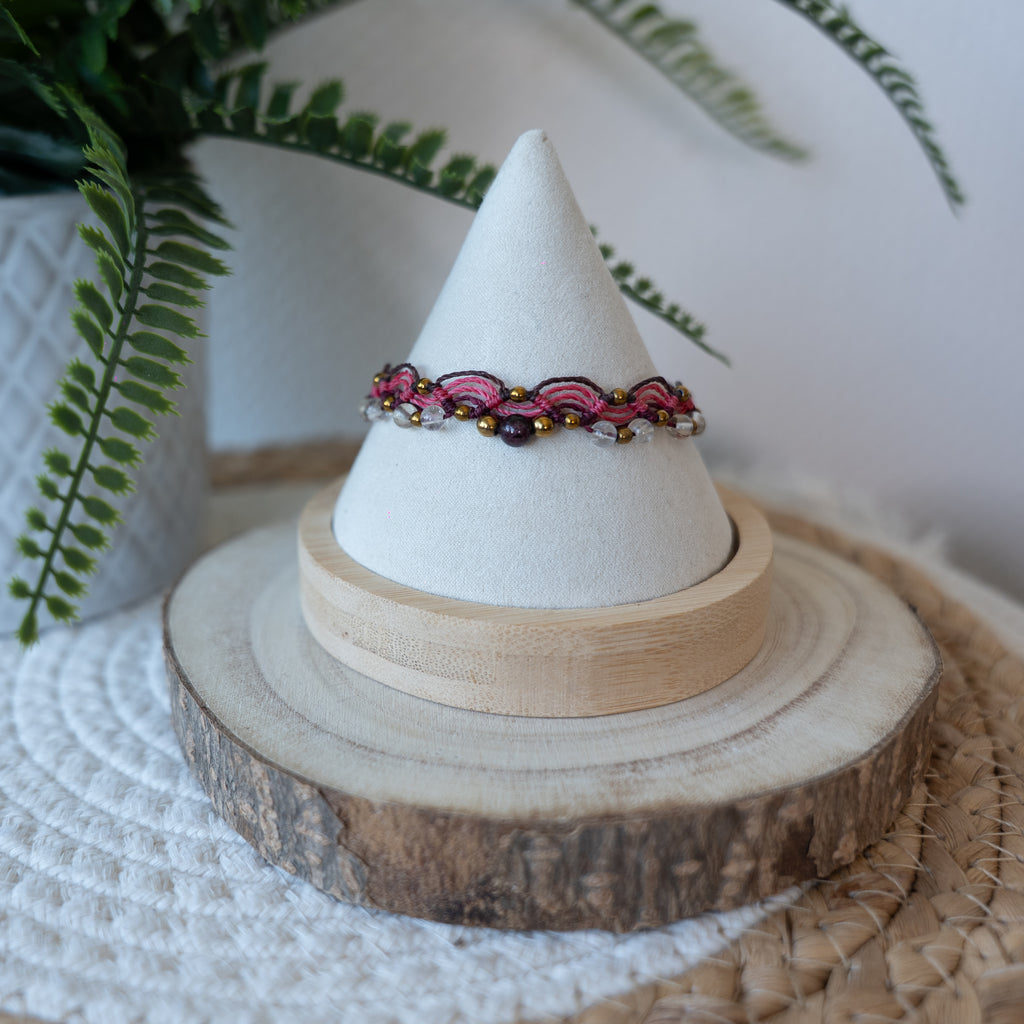 Chevillière en micro macramé fait main – Bijou artisanal bohème ajustable | Les Créas d’Andy