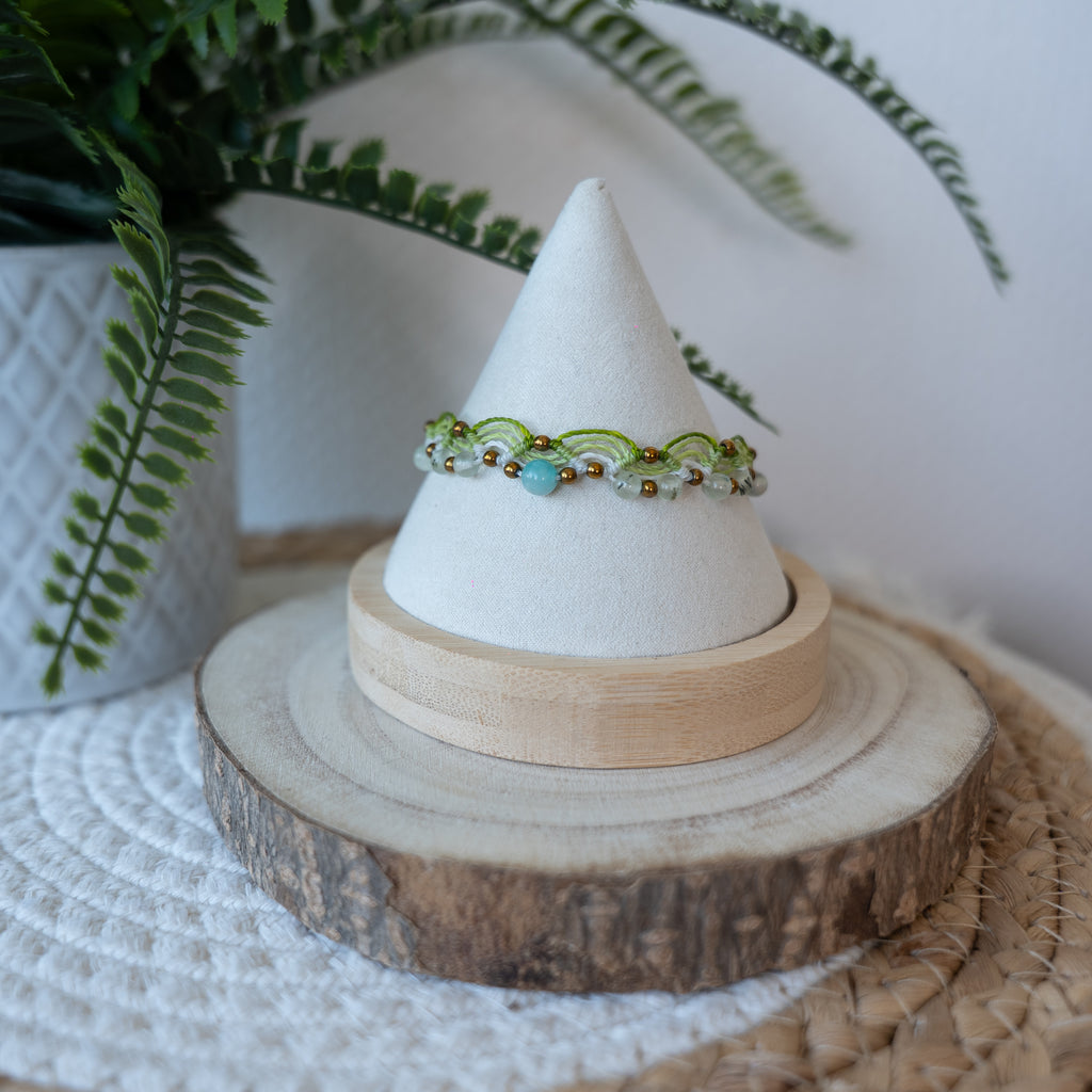 Chevillière en micro macramé fait main – Bijou artisanal bohème ajustable | Les Créas d’Andy