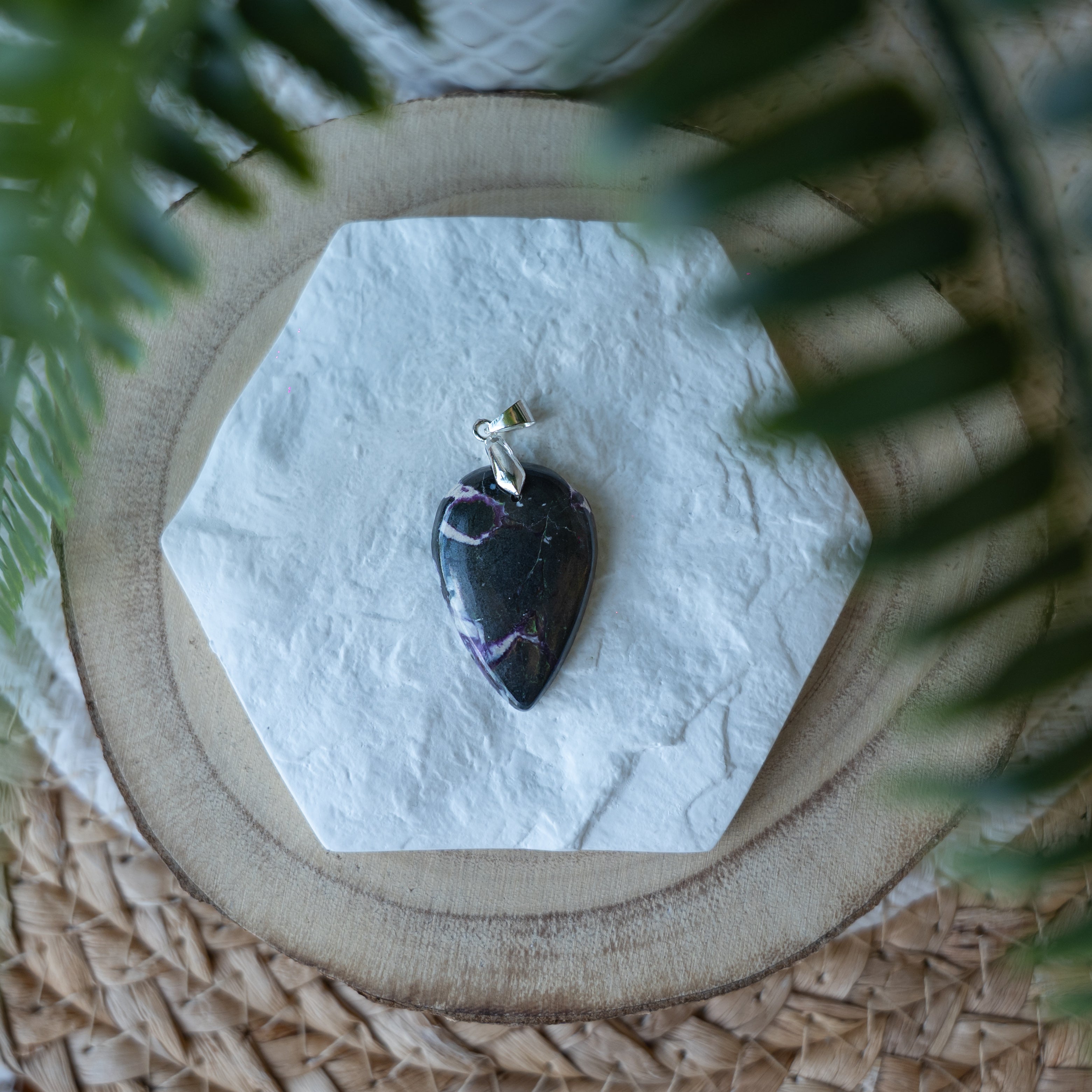 Pendentif Kammerérite – Pierre naturelle intuition et transformation