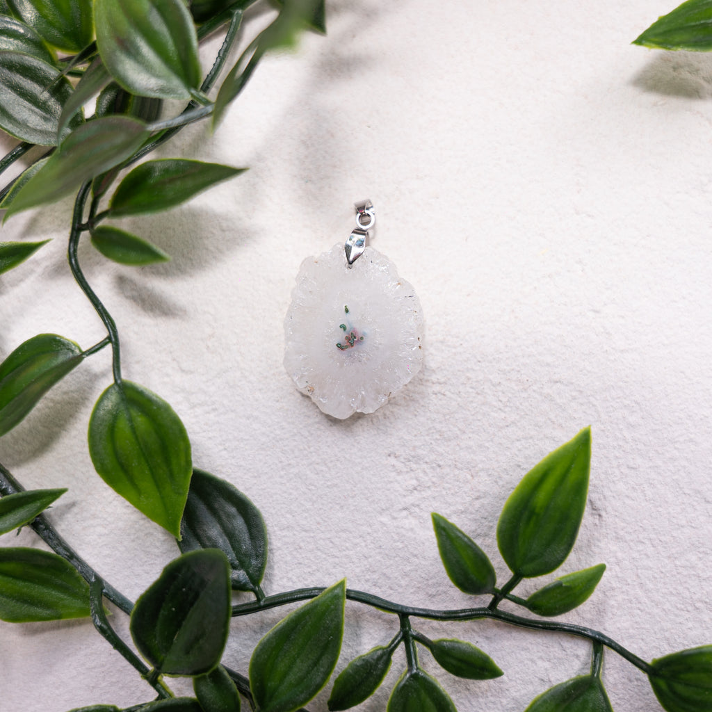 Pendentif Quartz Solaire – Pierre naturelle énergie et rayonnement