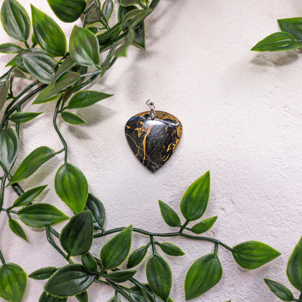 Pendentif Bois Fossile – Pierre naturelle ancrage et sagesse