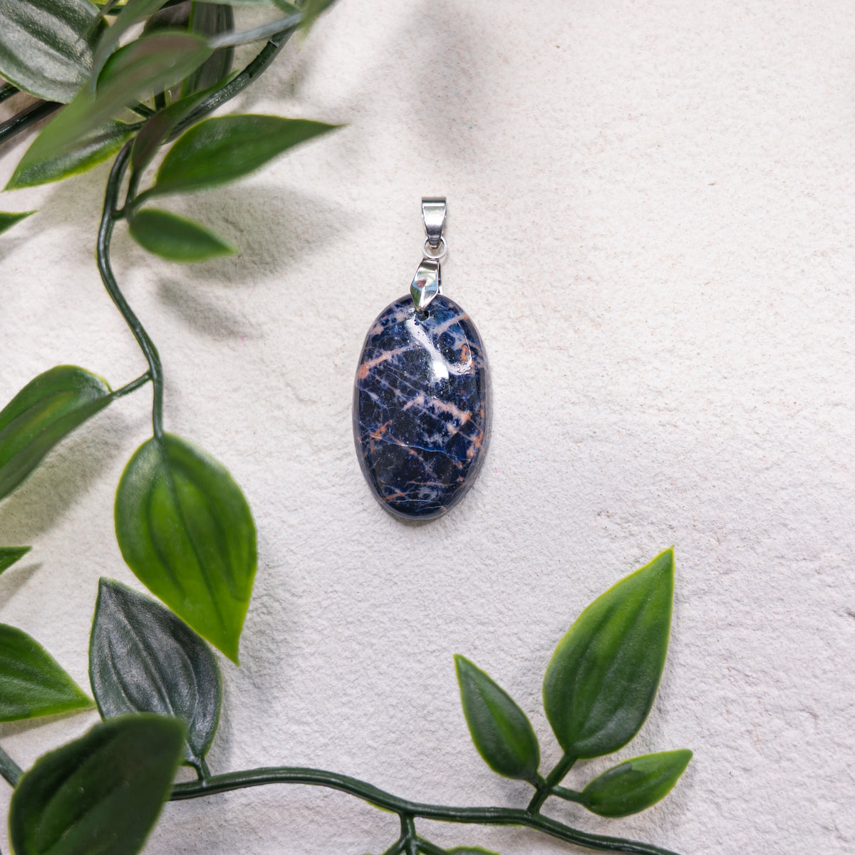 Pendentifs Sodalite – Pierre naturelle clarté mentale et communication