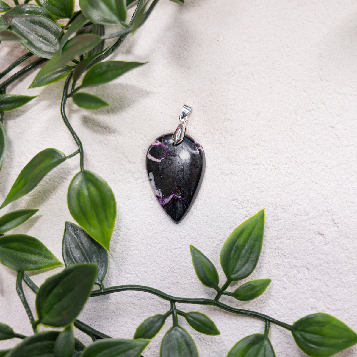 Pendentif Kammerérite – Pierre naturelle intuition et transformation