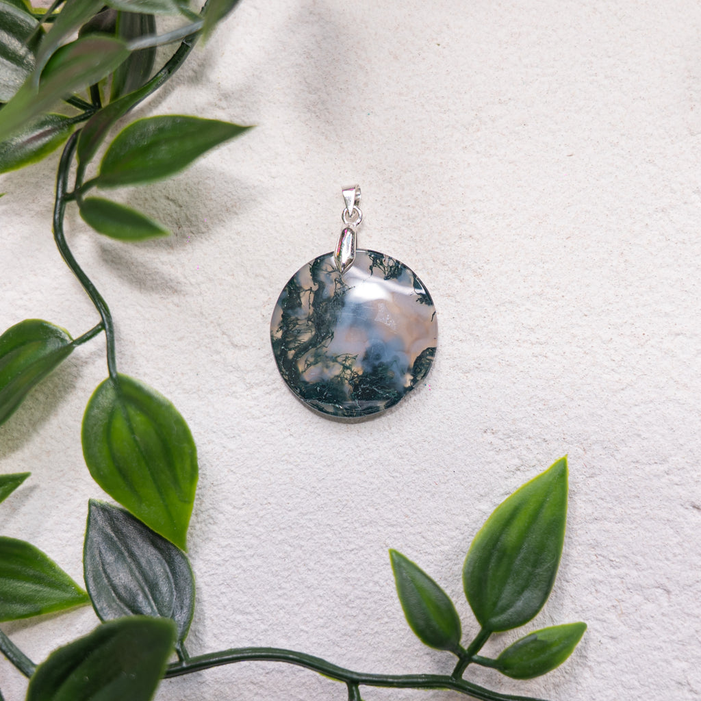 Pendentif Agate Mousse – Pierre naturelle croissance et équilibre