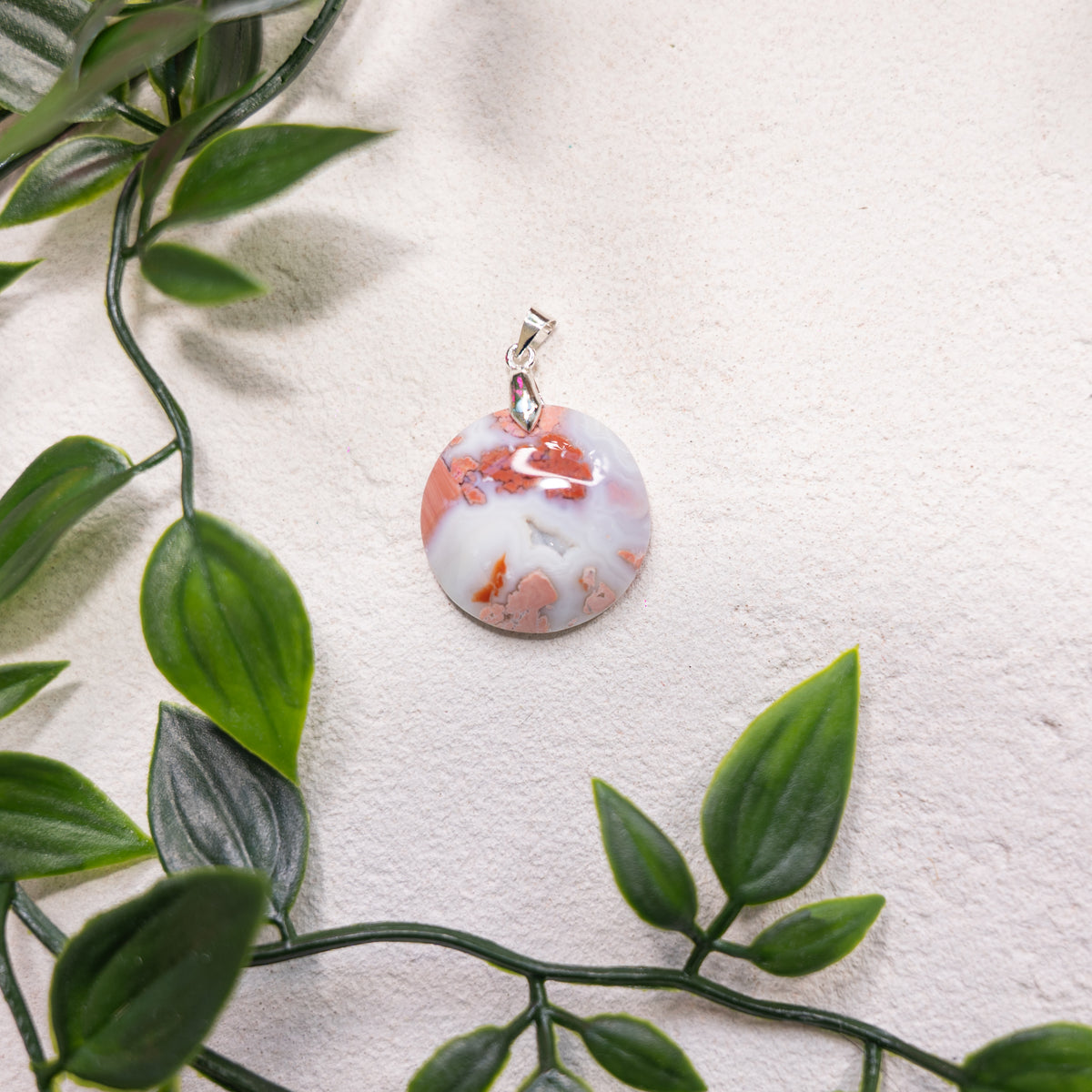 Pendentif Agate Rose – Pierre naturelle douceur et équilibre émotionnel