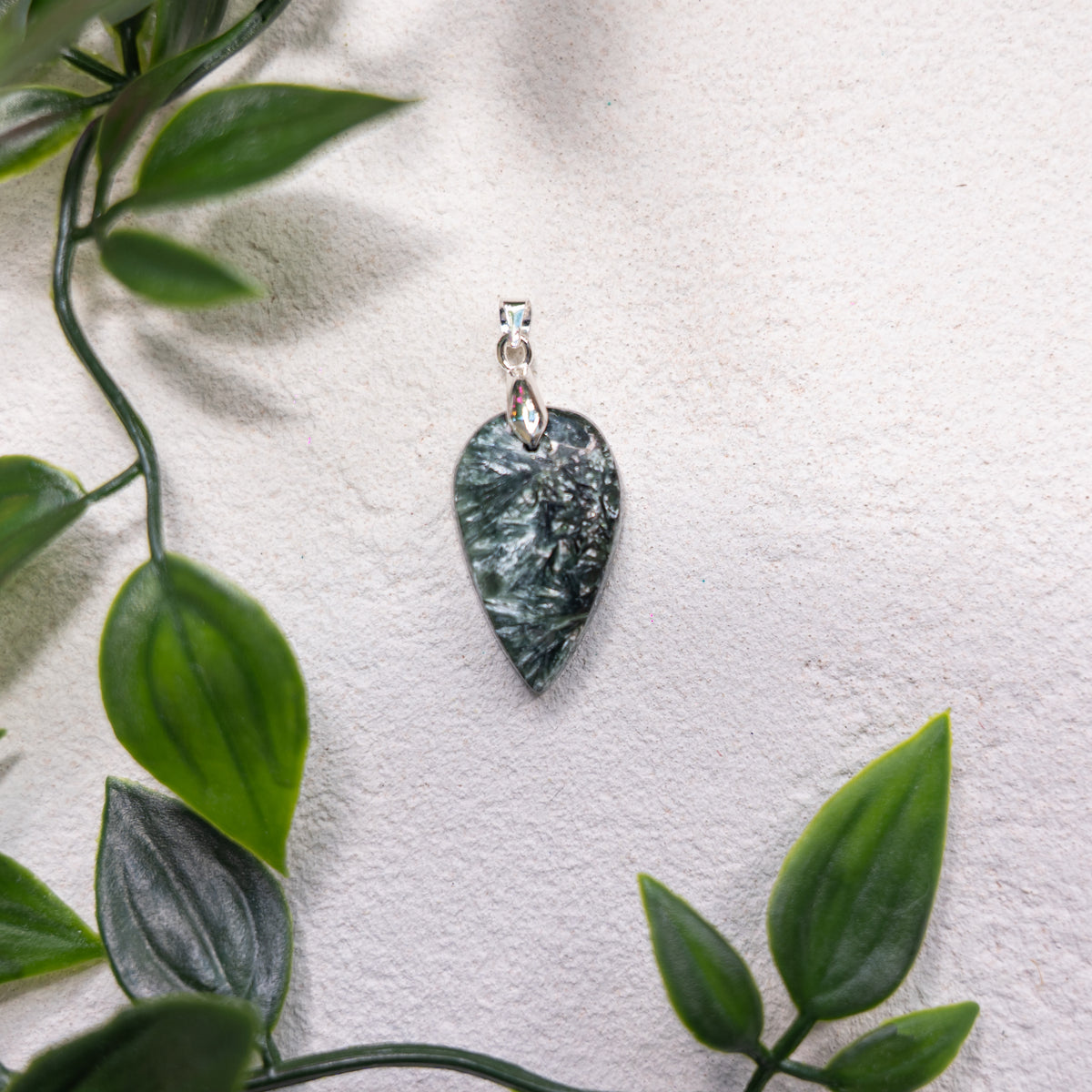 Pendentifs Séraphinite – Pierre naturelle apaisement et élévation spirituelle