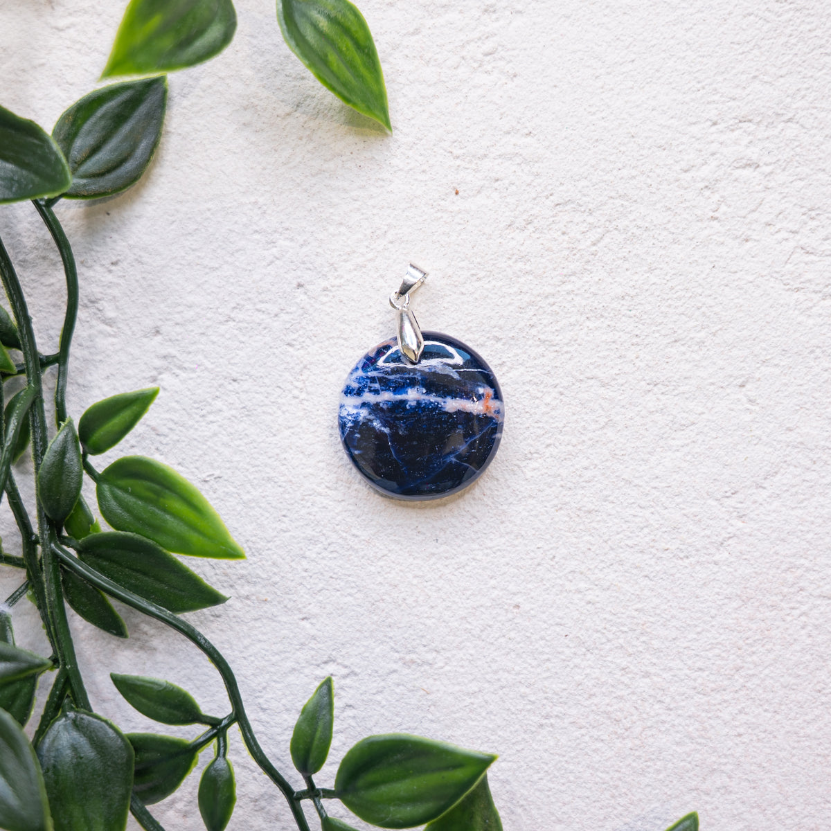 Pendentifs Sodalite – Pierre naturelle clarté mentale et communication