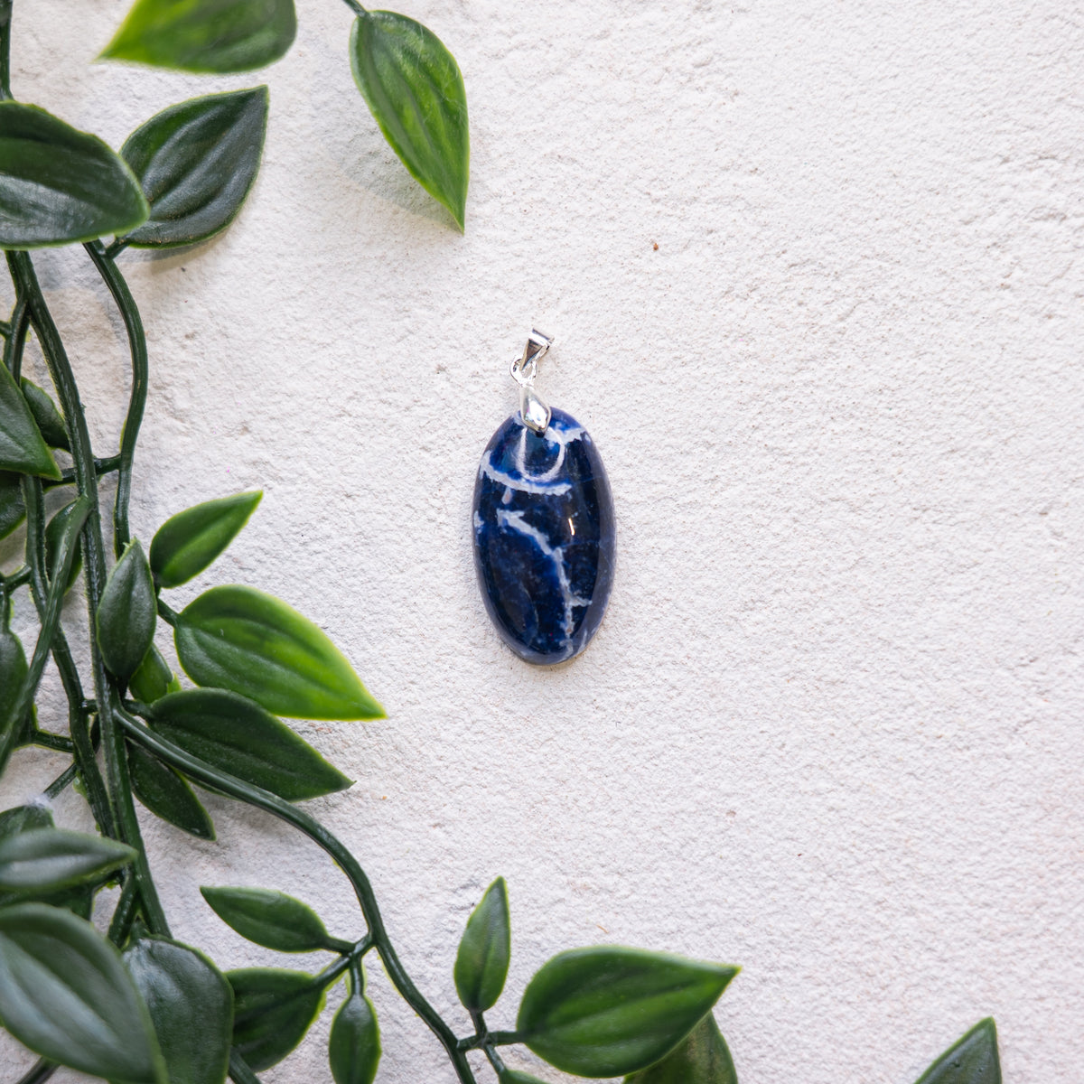 Pendentifs Sodalite – Pierre naturelle clarté mentale et communication