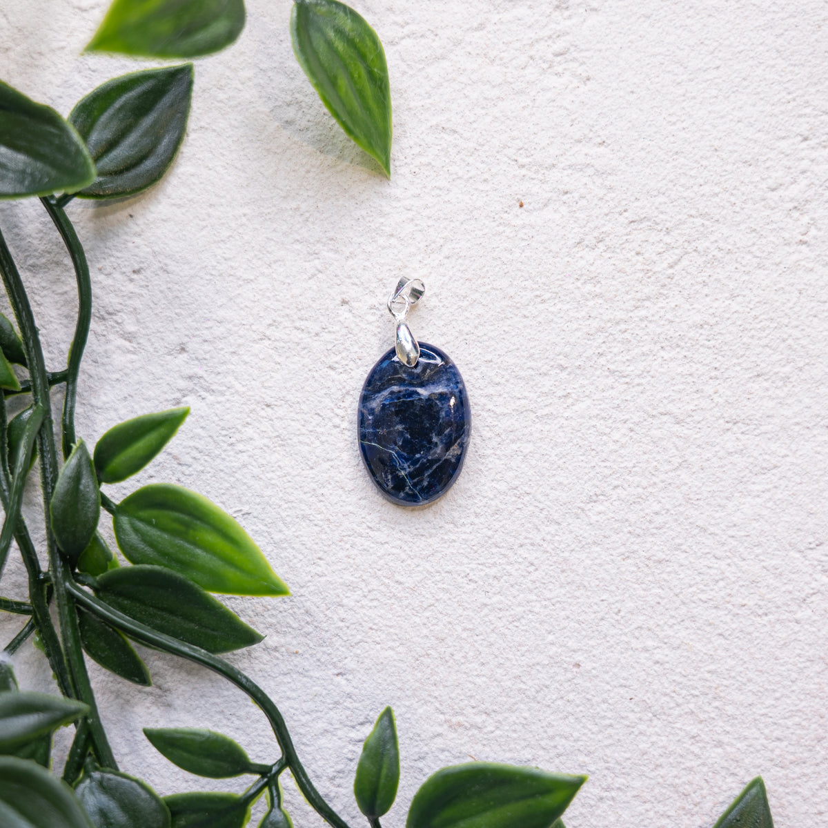 Pendentifs Sodalite – Pierre naturelle clarté mentale et communication