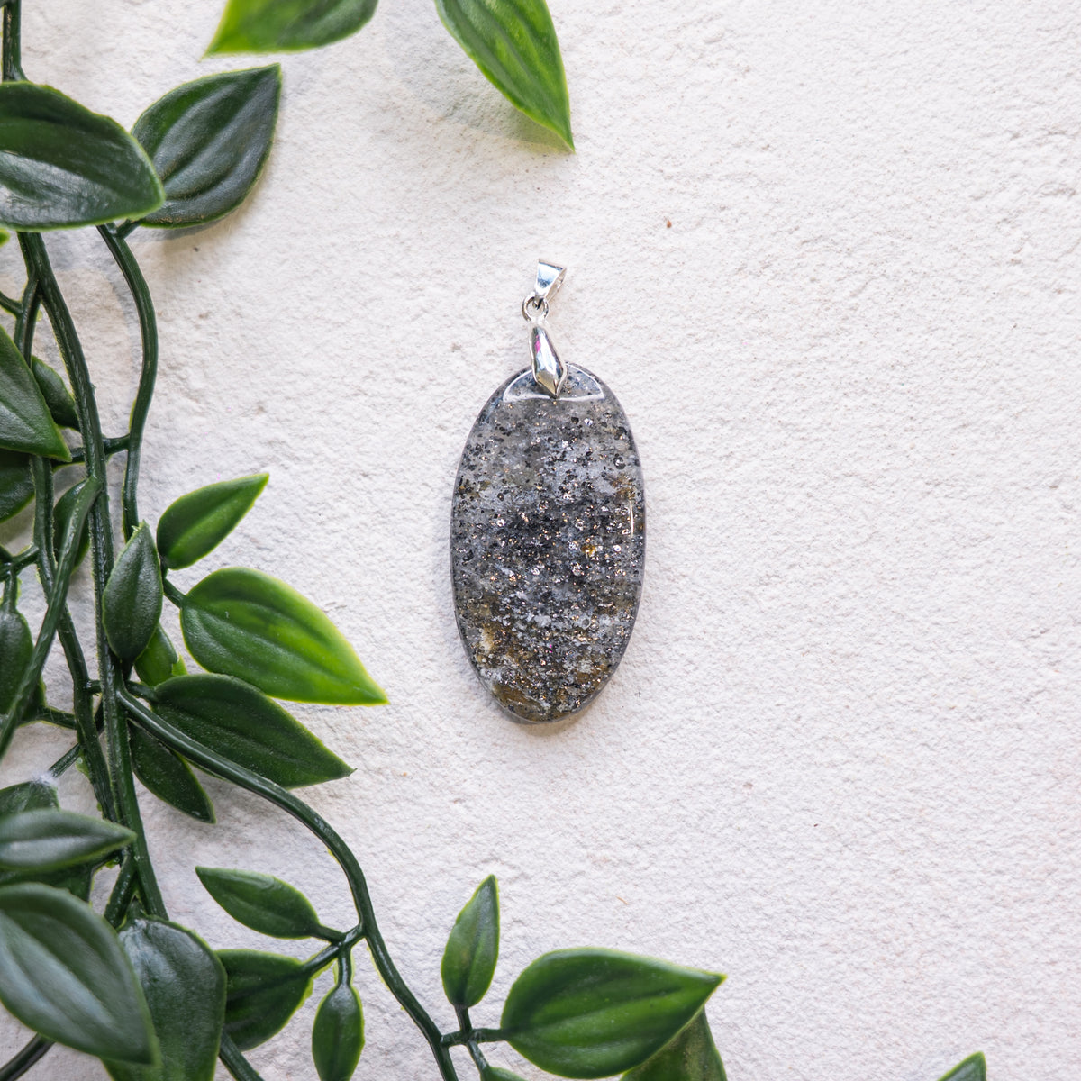 Pendentifs en pierres naturelles Quartz hématite
