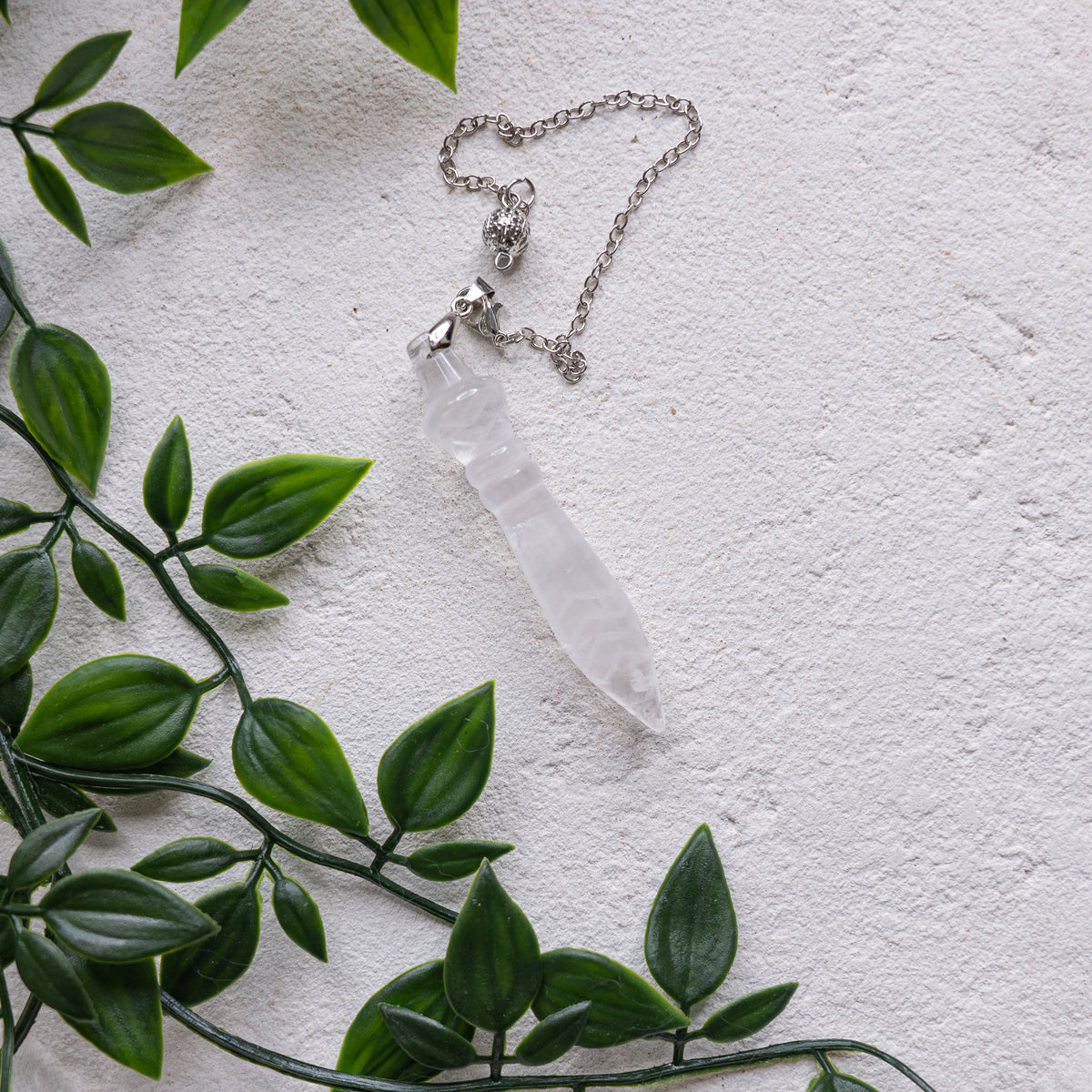Pendule divinatoire en pierre naturelle – Radiesthésie & intuition