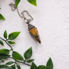 Pendule divinatoire en pierre naturelle – Radiesthésie & intuition