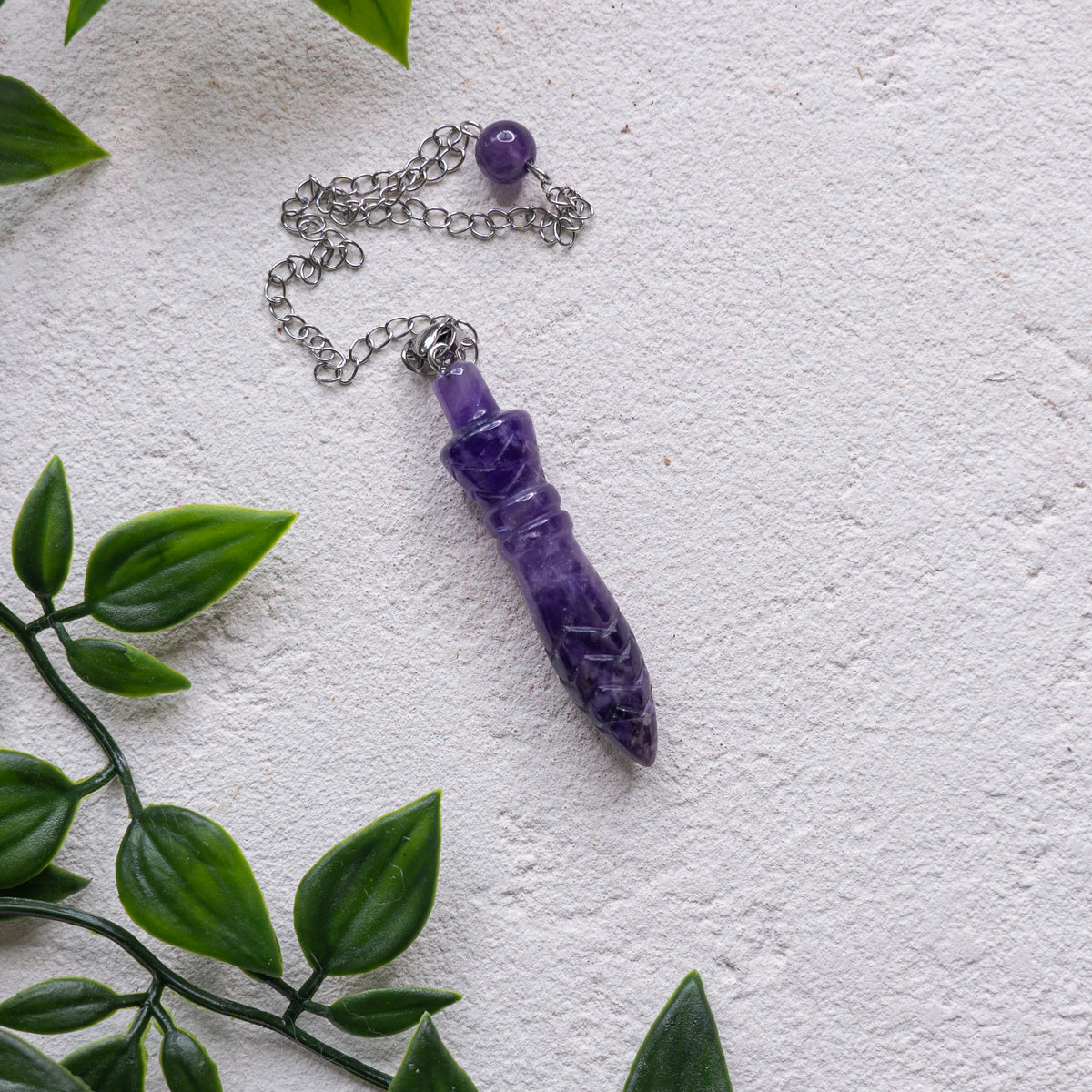 Pendule divinatoire en pierre naturelle – Radiesthésie & intuition