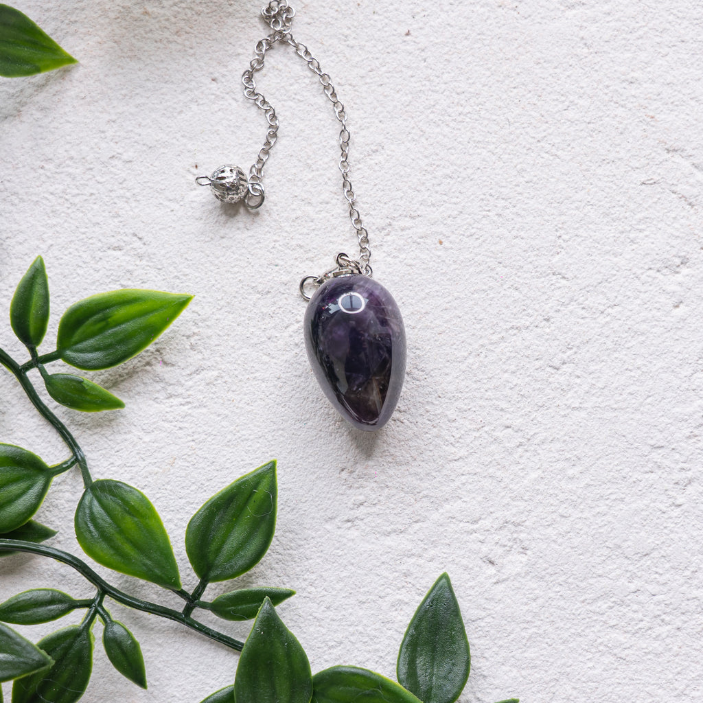 Pendule divinatoire en pierre naturelle – Radiesthésie & intuition
