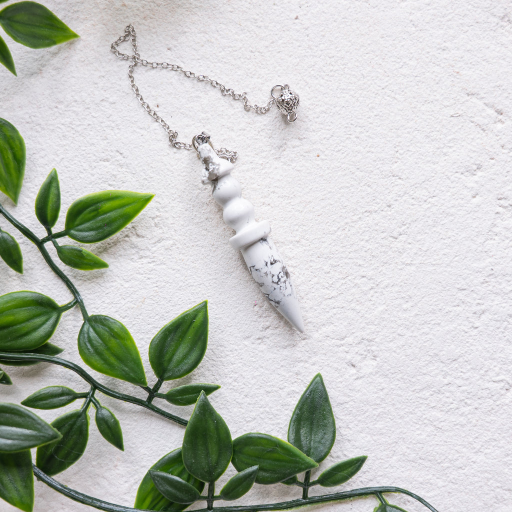 Pendule divinatoire en pierre naturelle – Radiesthésie & intuition